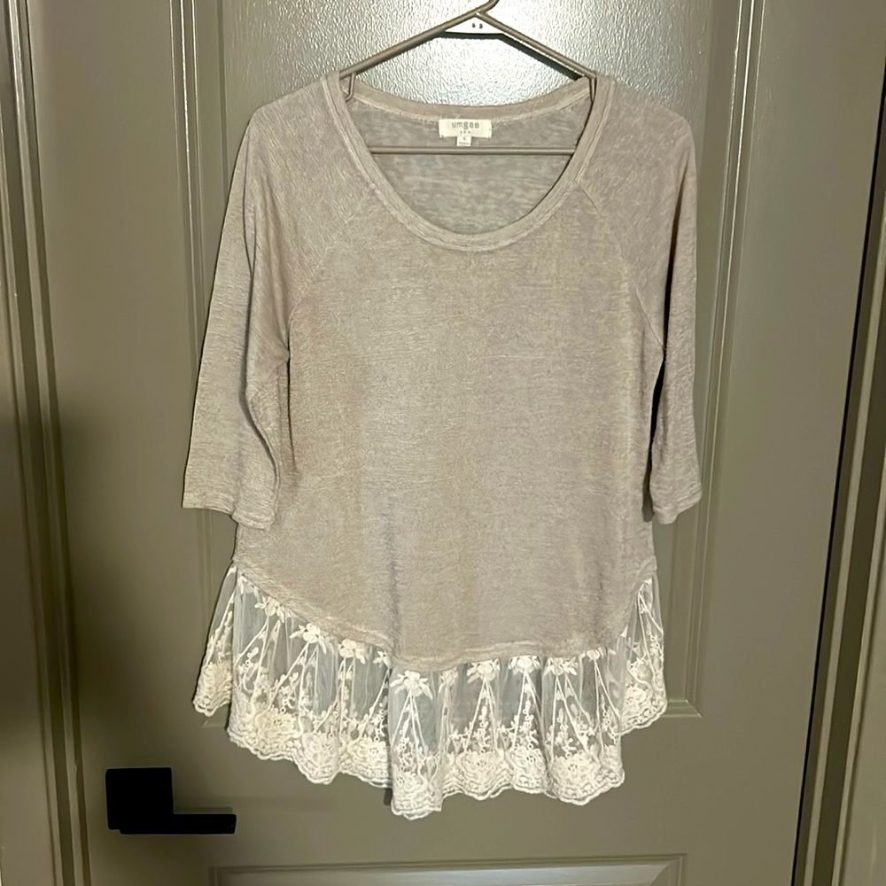 Umgee 3/4 length sleeve sweater with lace hem